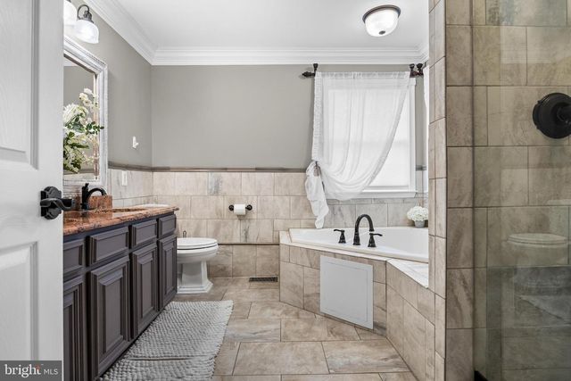 4 EDGEWATER DR, Hainesport, NJ 08036