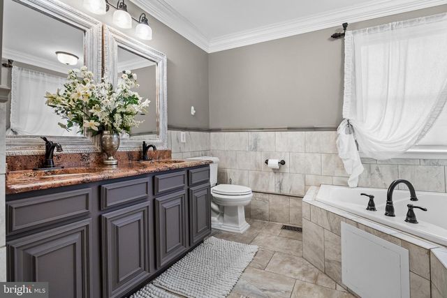 4 EDGEWATER DR, Hainesport, NJ 08036
