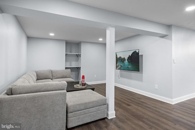 4 EDGEWATER DR, Hainesport, NJ 08036