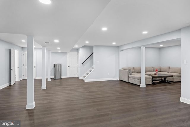 4 EDGEWATER DR, Hainesport, NJ 08036