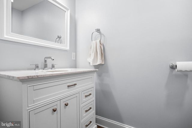 4 EDGEWATER DR, Hainesport, NJ 08036