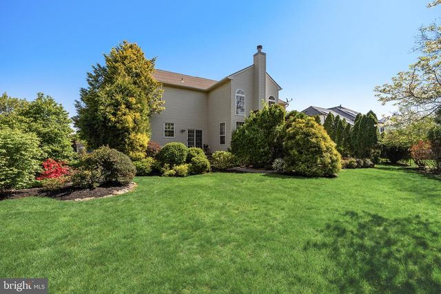 4 EDGEWATER DR, Hainesport, NJ 08036