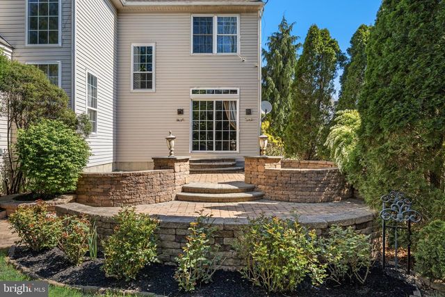 4 EDGEWATER DR, Hainesport, NJ 08036
