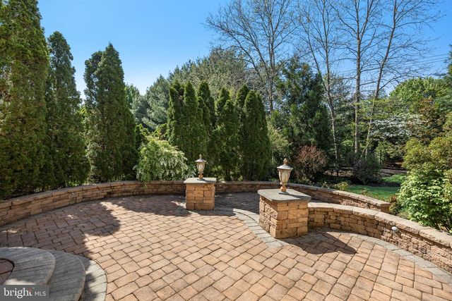 4 EDGEWATER DR, Hainesport, NJ 08036
