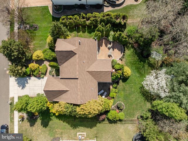 4 EDGEWATER DR, Hainesport, NJ 08036