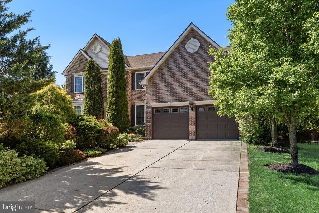 4 EDGEWATER DR, Hainesport, NJ 08036