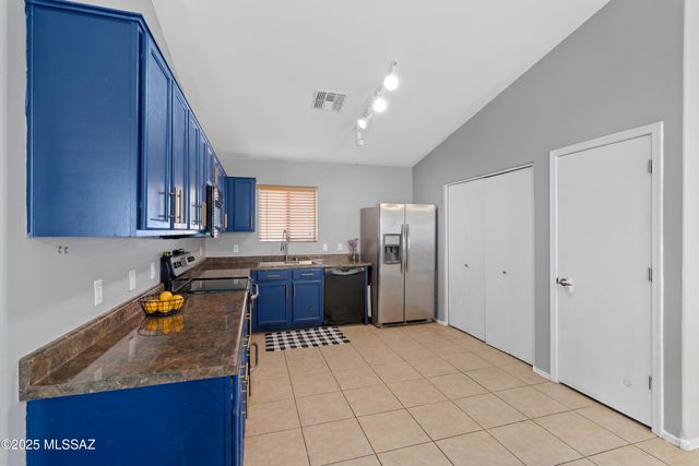 2464 E Camino Malcote, Tucson, AZ 85706