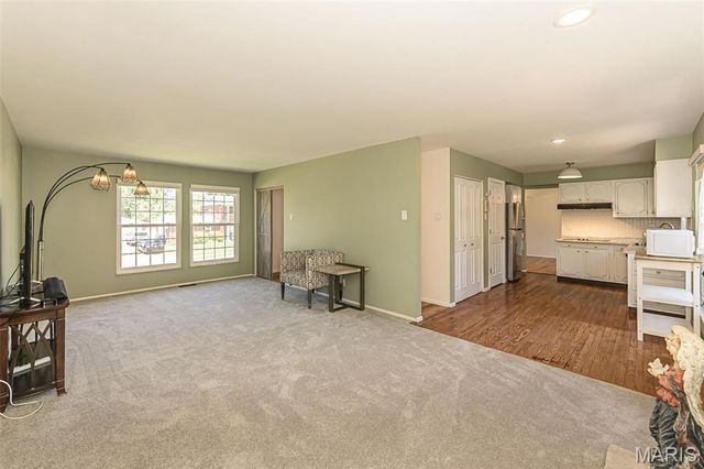 9822 Meadowfern Drive, Crestwood, MO 63126