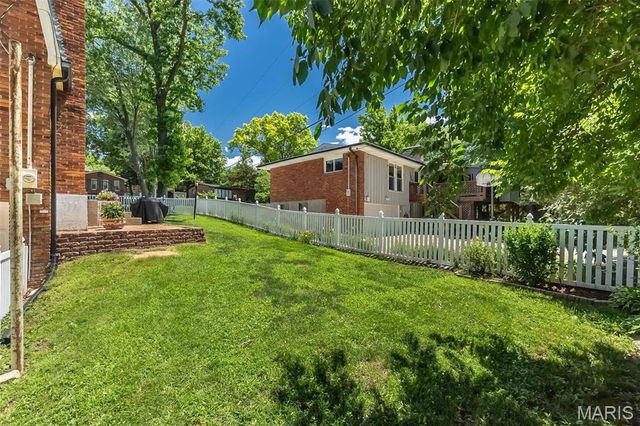 9822 Meadowfern Drive, Crestwood, MO 63126