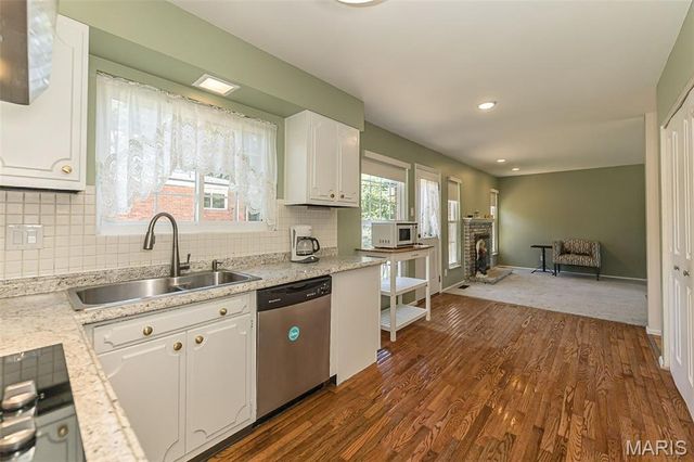 9822 Meadowfern Drive, Crestwood, MO 63126