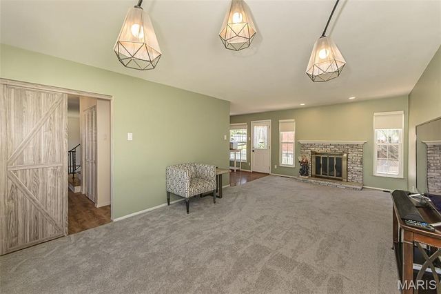 9822 Meadowfern Drive, Crestwood, MO 63126