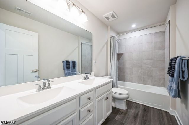 16 Esposito Ln, Roxbury Twp., NJ 07850