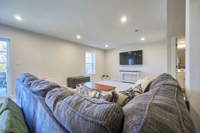 16 Esposito Ln, Roxbury Twp., NJ 07850