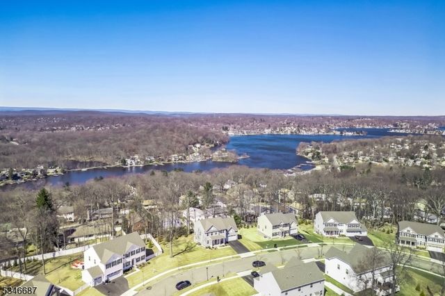 16 Esposito Ln, Roxbury Twp., NJ 07850