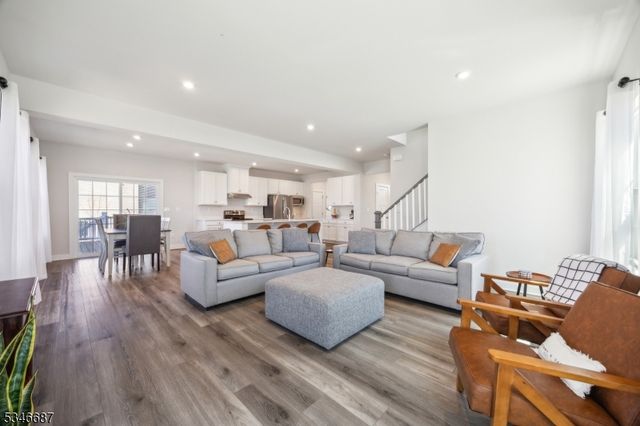 16 Esposito Ln, Roxbury Twp., NJ 07850