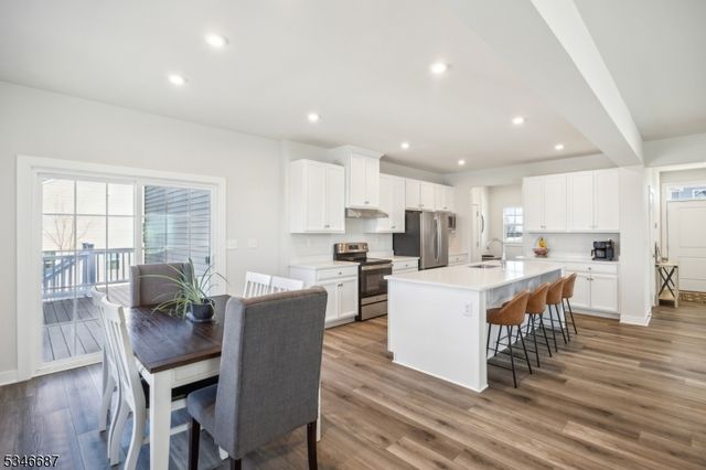 16 Esposito Ln, Roxbury Twp., NJ 07850