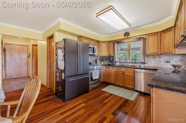 22050 Provincial Street, Trenton, MI 48183