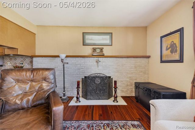 22050 Provincial Street, Trenton, MI 48183