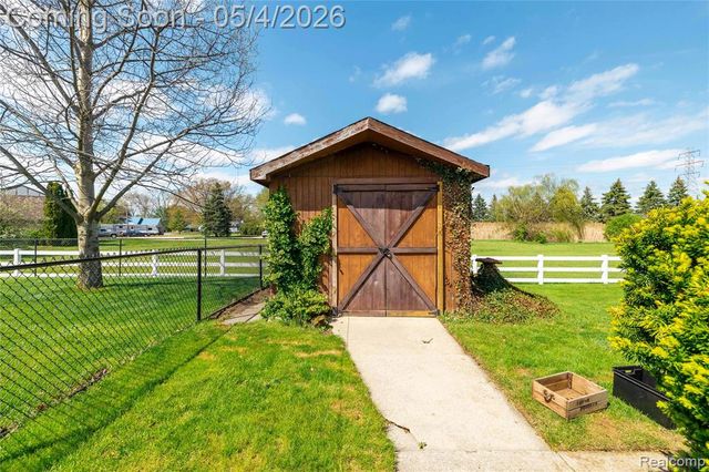 22050 Provincial Street, Trenton, MI 48183