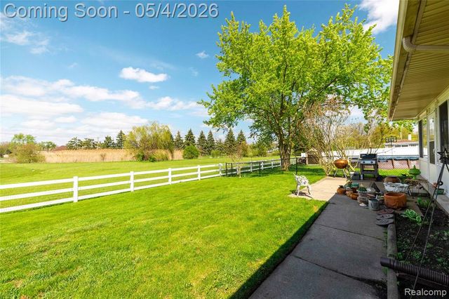22050 Provincial Street, Trenton, MI 48183