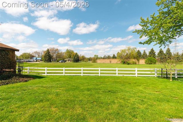 22050 Provincial Street, Trenton, MI 48183