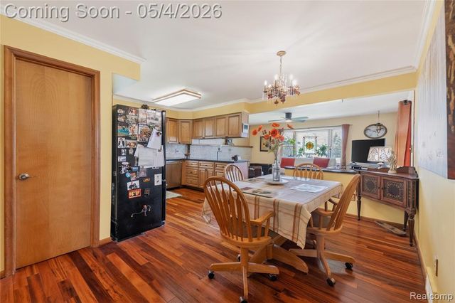 22050 Provincial Street, Trenton, MI 48183