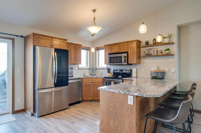 1158 44TH Avenue W, West Fargo, ND 58078