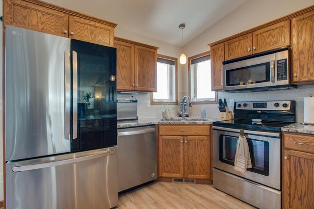 1158 44TH Avenue W, West Fargo, ND 58078