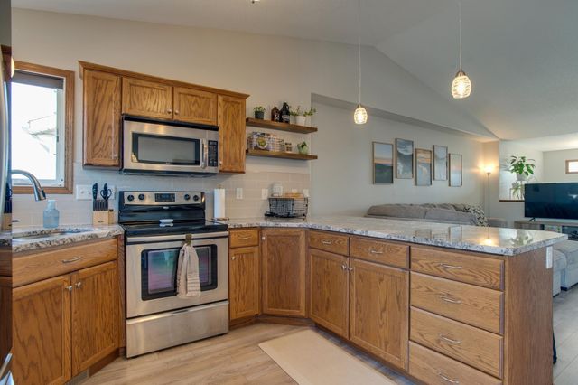 1158 44TH Avenue W, West Fargo, ND 58078