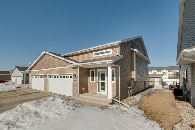 1158 44TH Avenue W, West Fargo, ND 58078