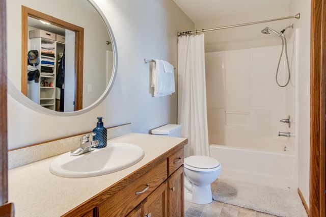 1158 44TH Avenue W, West Fargo, ND 58078