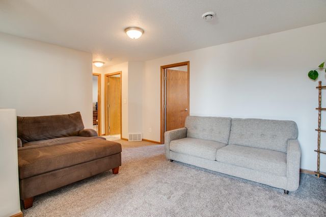 1158 44TH Avenue W, West Fargo, ND 58078