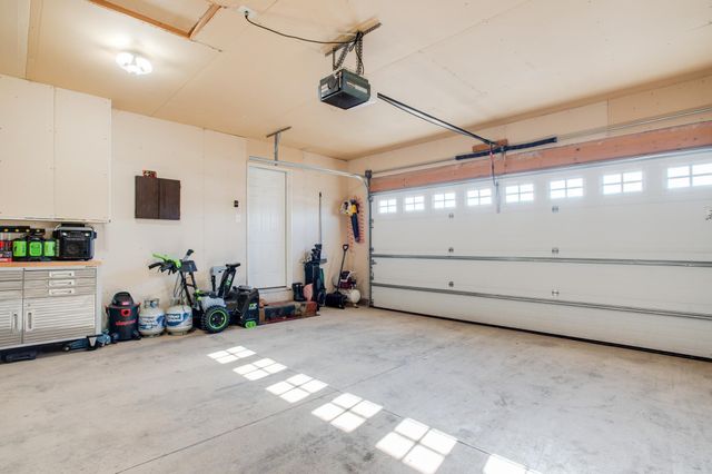 1158 44TH Avenue W, West Fargo, ND 58078