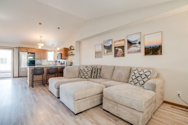 1158 44TH Avenue W, West Fargo, ND 58078