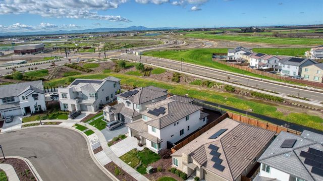 16283 Brownstone Ave, Lathrop, CA 95330