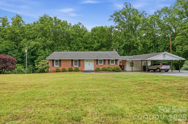 6704 Alanbrook Road, Charlotte, NC 28215
