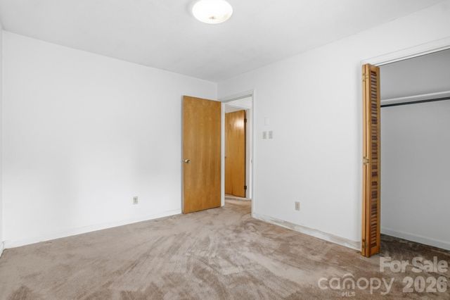 6704 Alanbrook Road, Charlotte, NC 28215