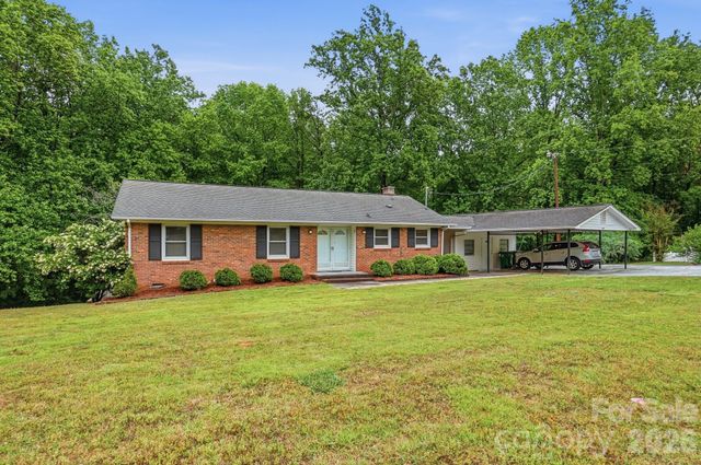 6704 Alanbrook Road, Charlotte, NC 28215
