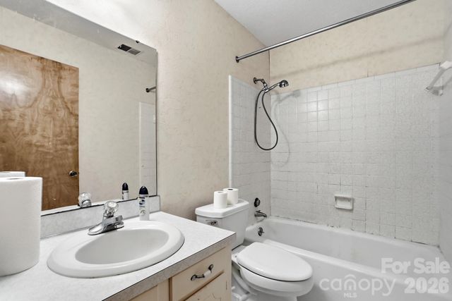 6704 Alanbrook Road, Charlotte, NC 28215
