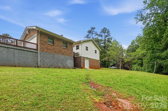 6704 Alanbrook Road, Charlotte, NC 28215