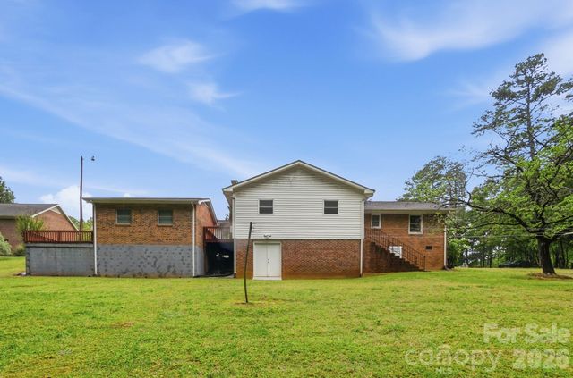6704 Alanbrook Road, Charlotte, NC 28215
