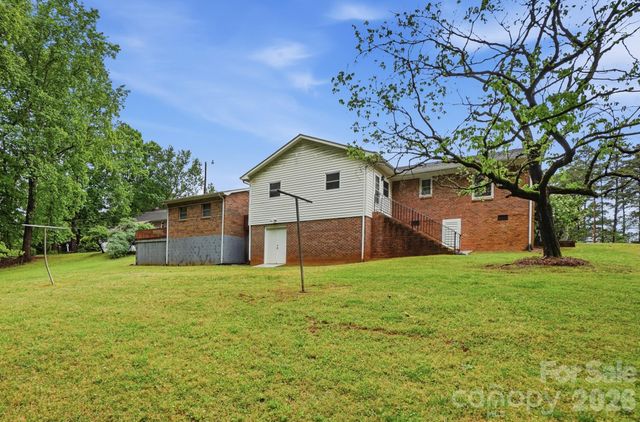6704 Alanbrook Road, Charlotte, NC 28215