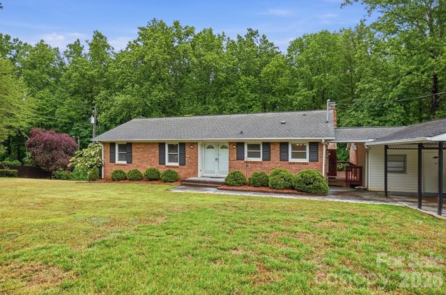 6704 Alanbrook Road, Charlotte, NC 28215