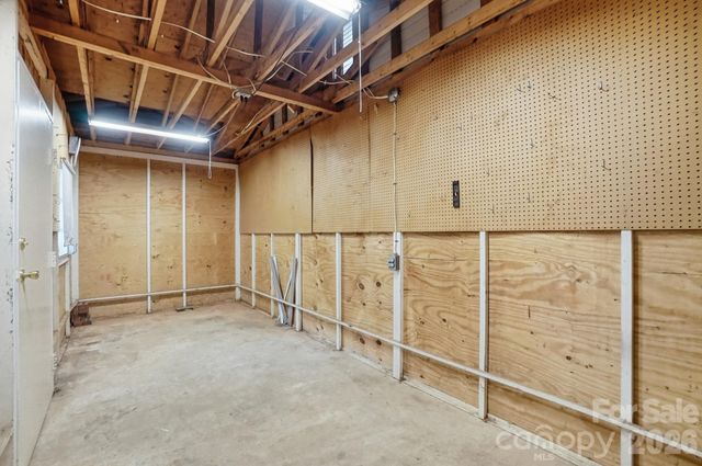 6704 Alanbrook Road, Charlotte, NC 28215