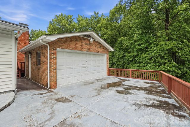 6704 Alanbrook Road, Charlotte, NC 28215