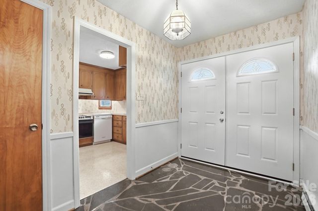 6704 Alanbrook Road, Charlotte, NC 28215