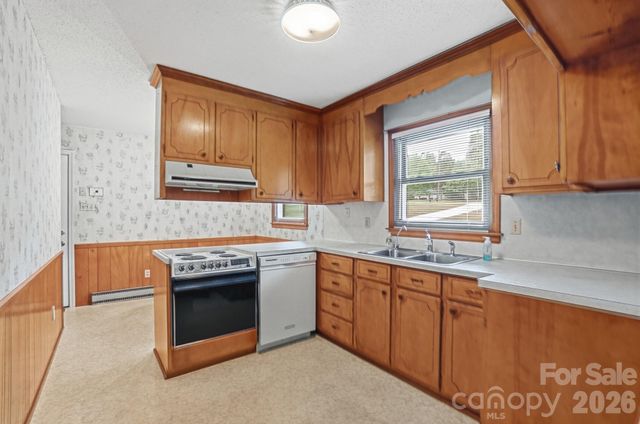 6704 Alanbrook Road, Charlotte, NC 28215