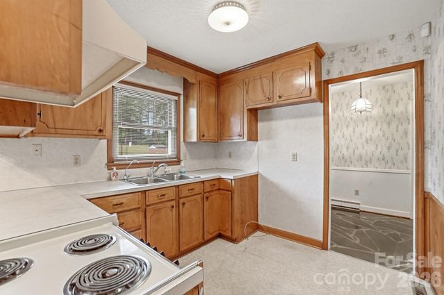 6704 Alanbrook Road, Charlotte, NC 28215