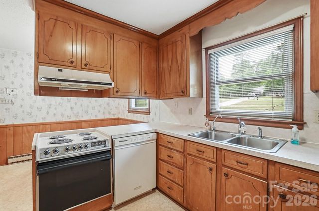6704 Alanbrook Road, Charlotte, NC 28215