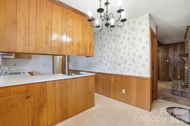 6704 Alanbrook Road, Charlotte, NC 28215